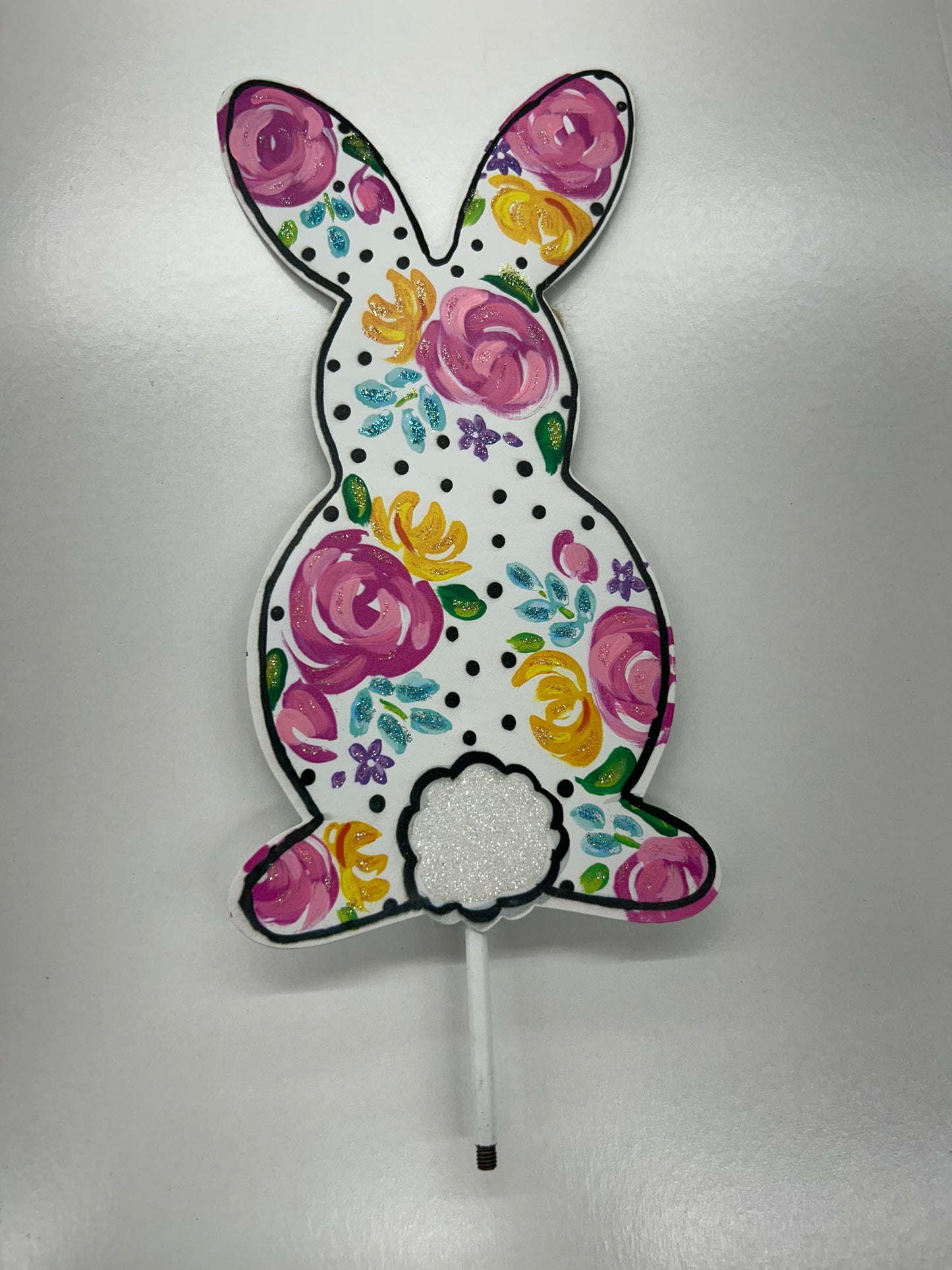 The Porch Round Top Rabbit Easel/Lg Finial