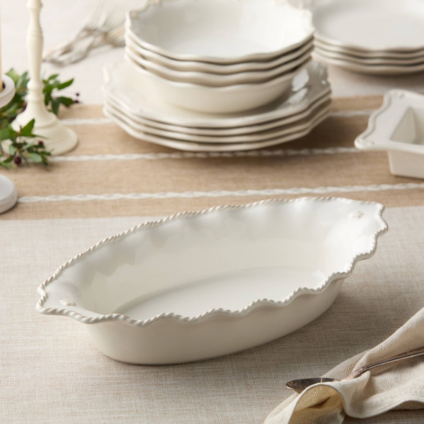 The Porch Heritage Oval Baker 16" – Timeless Baked Elegance