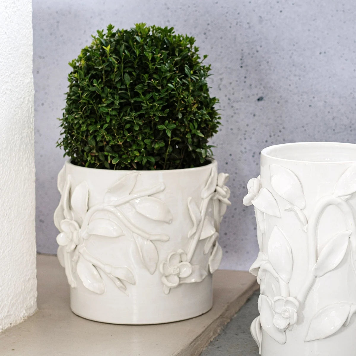 Vietri Bougainvillea Garden White Short Cachepot