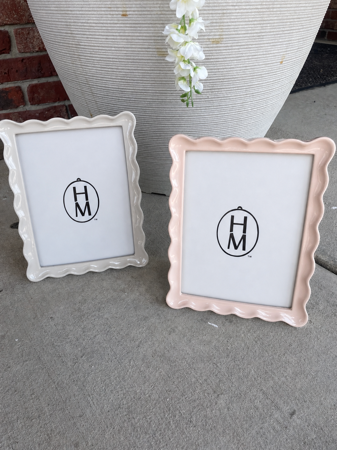 Hazel Mazel Resin Scalloped Photo Frame