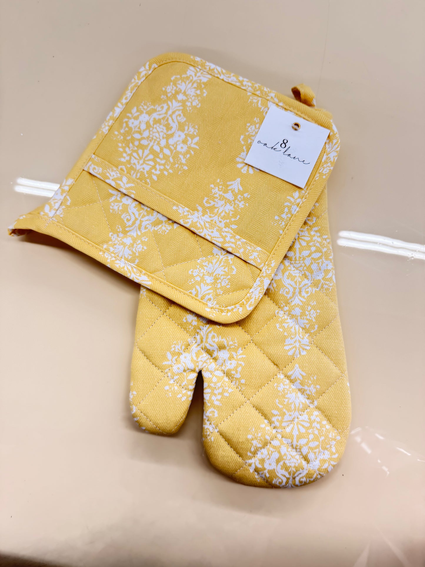 8 Oak Lane Oven Mitt Set- Golden Damask