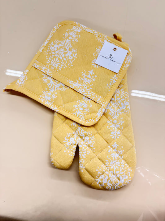8 Oak Lane Oven Mitt Set- Golden Damask