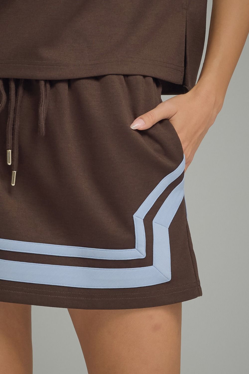 Café Lounge Skirt